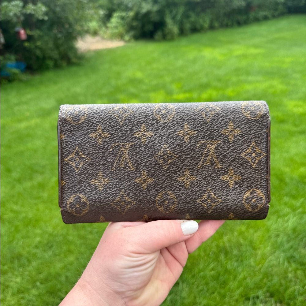 Luxury Louis Vuitton Wallet - Picture 2 of 8